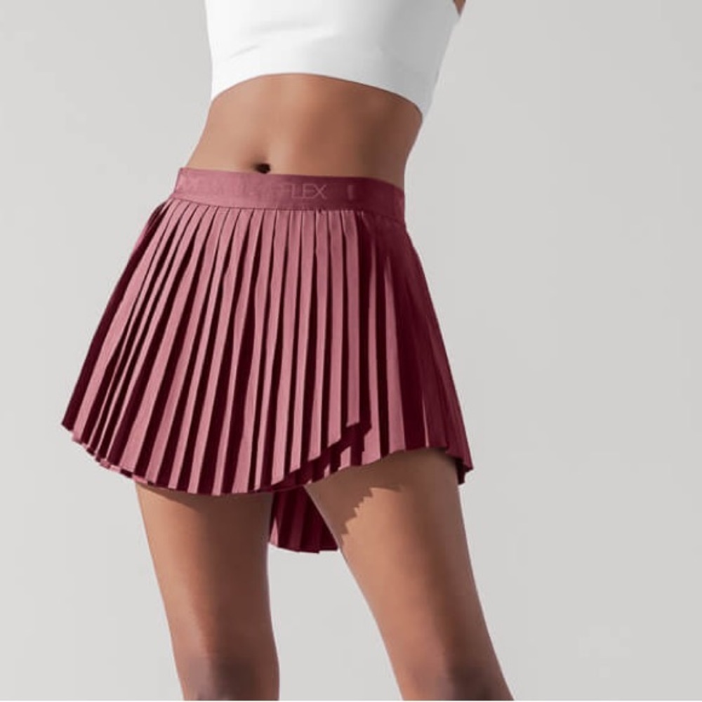 POPFLEX Pleated Mini Skirt in Burgundy